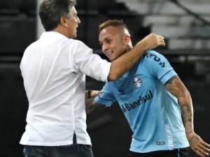 Grêmio vence Fluminense e se aproxima dos líderes do Brasileirão