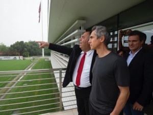 Paulo Sousa faz raio-x do Flamengo com pedidos e muito diálogo em oito horas confinado no CT