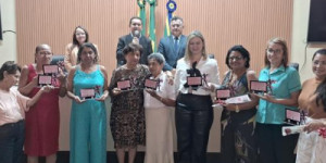 Câmara Municipal homenageia 10 mulheres outorgando a Comenda Mulher Destaque