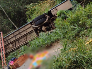 Capotamento de ônibus em rodovia de Minas Gerais deixa sete mortos